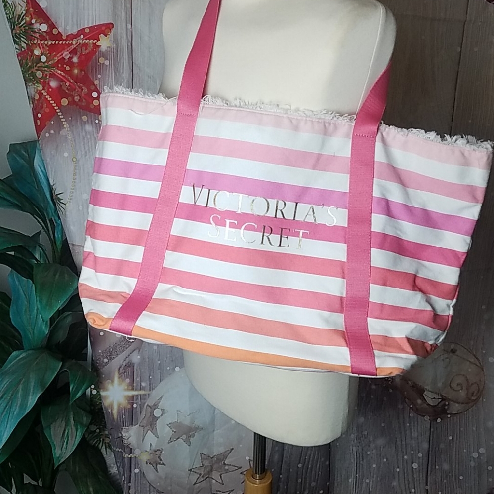B)  Victoria's secret beach bag